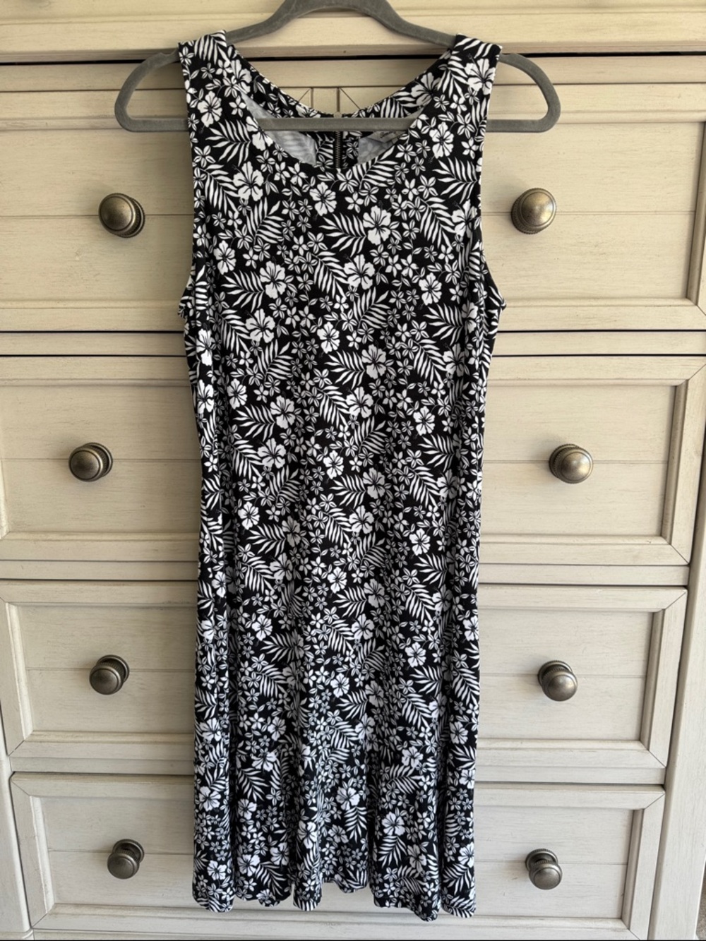 Tommy Bahama Black & White Floral Midi Dress - Sheath SZ Medium